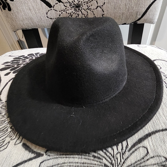 Fedora - Picture 1 of 5